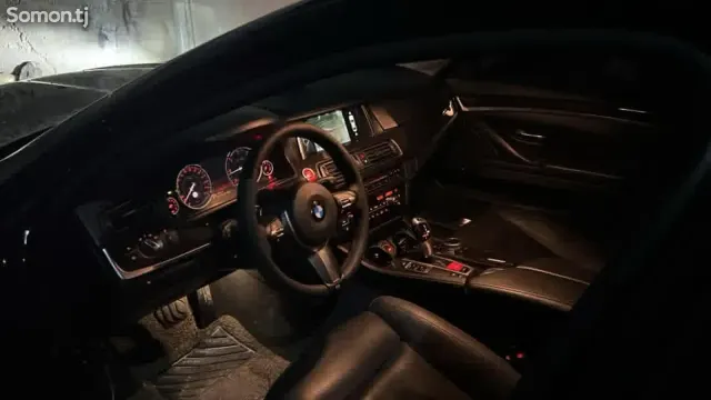 BMW 5 series 2015 · 2.0 AT