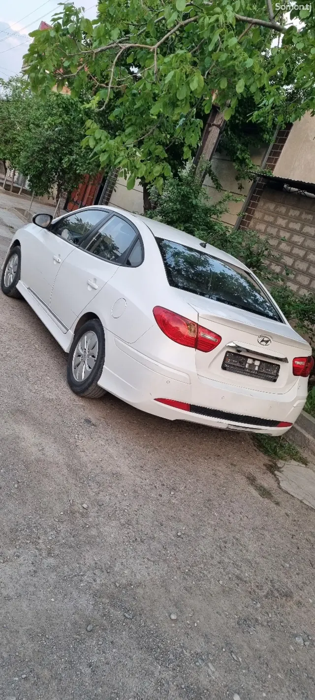Hyundai Avante 2011 · 1.6 AT