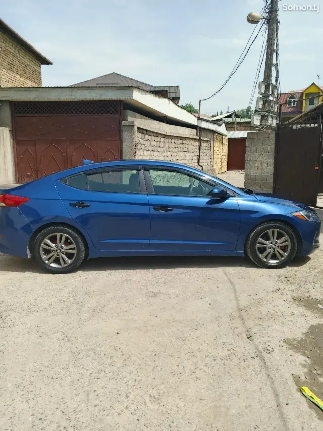 Hyundai Elantra 2017 · 2.0 AT