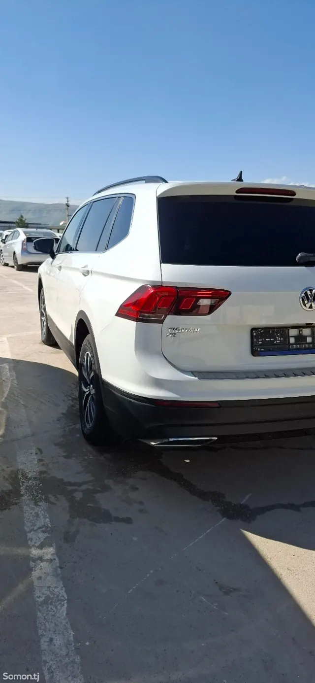 Volkswagen Tiguan 2019 · 2.0 AT