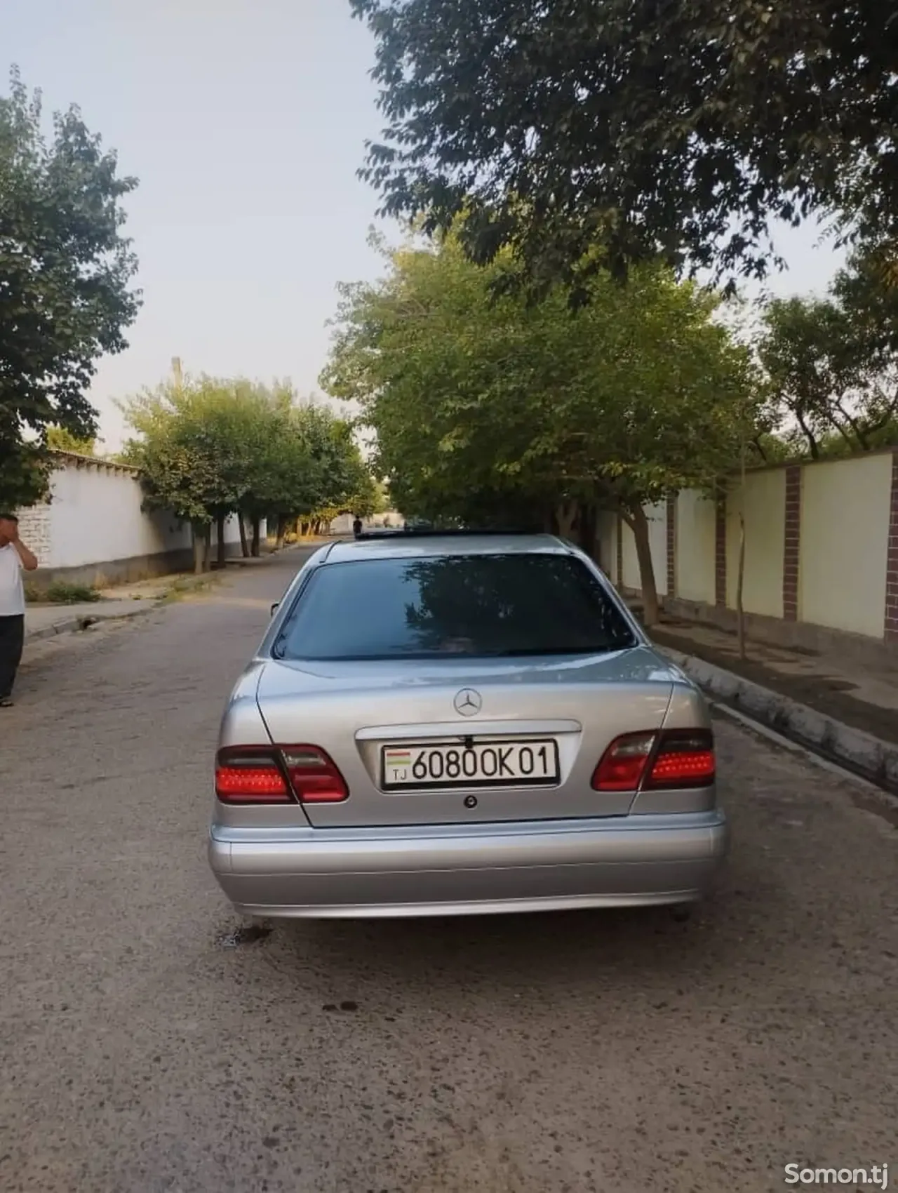 Mercedes-Benz E class 1995 · 2.3 AT