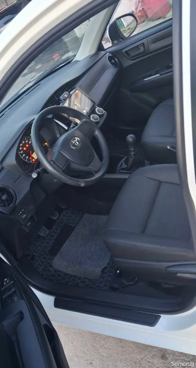 Toyota Axio 2017 · 1.5 MT