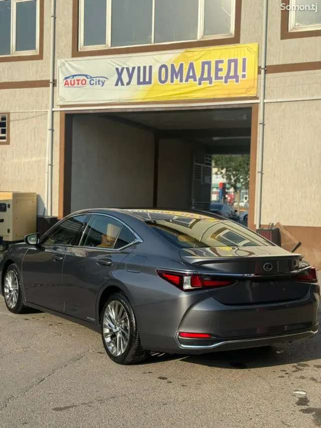 Lexus ES series 2021 · 3.0 AT