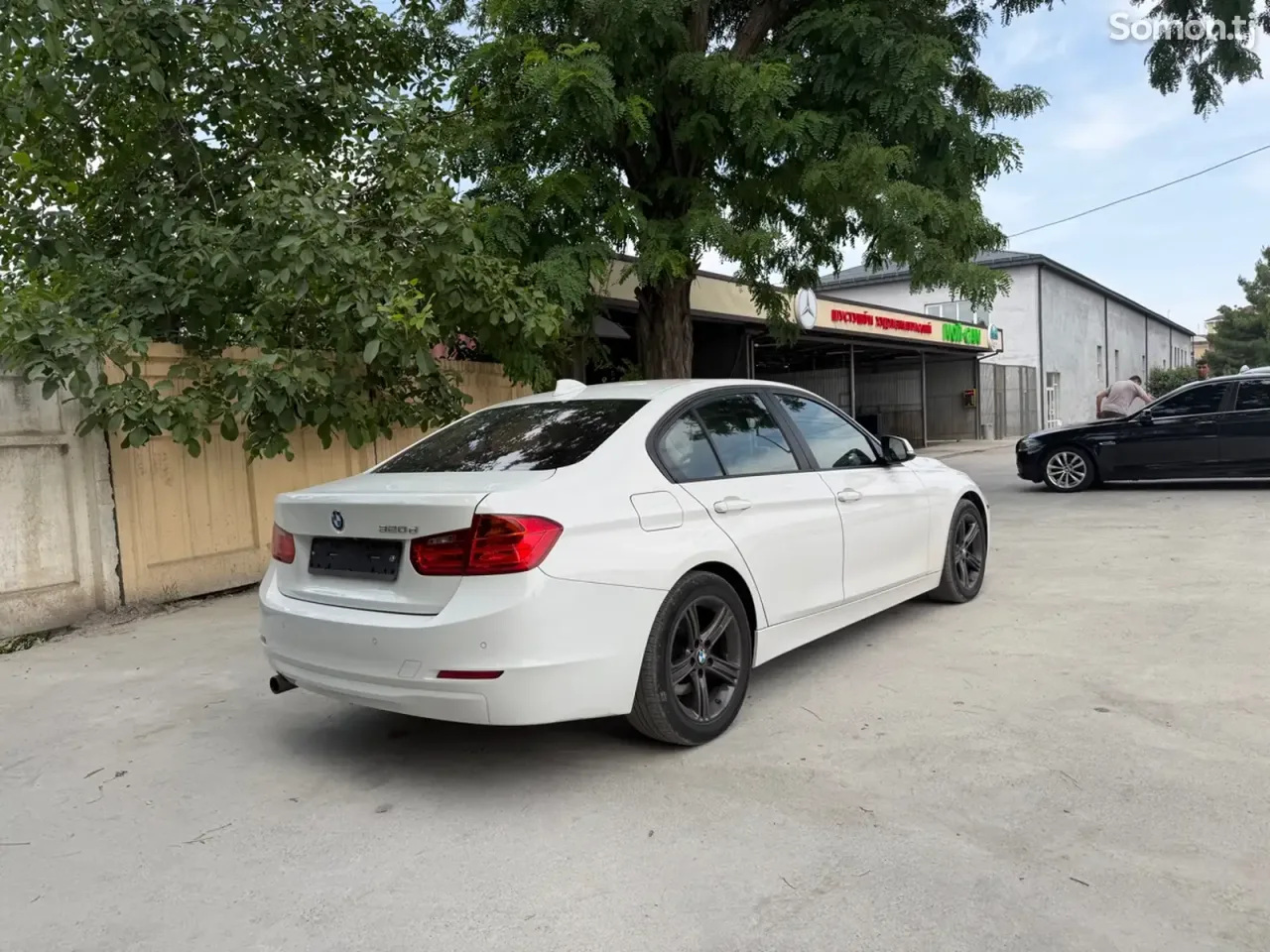 BMW 3 series 2015 · 2.0 AT