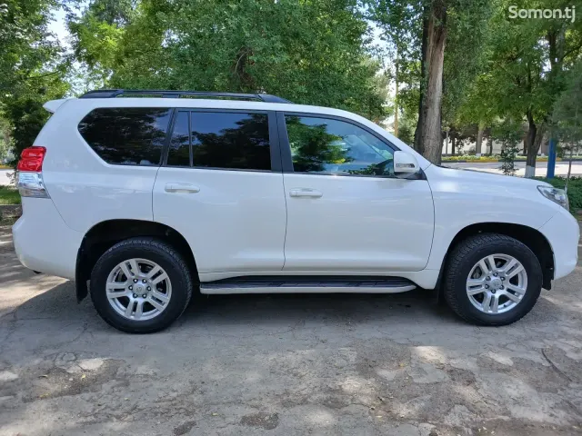 Toyota Land Cruiser Prado 2012 · 3.0 AT