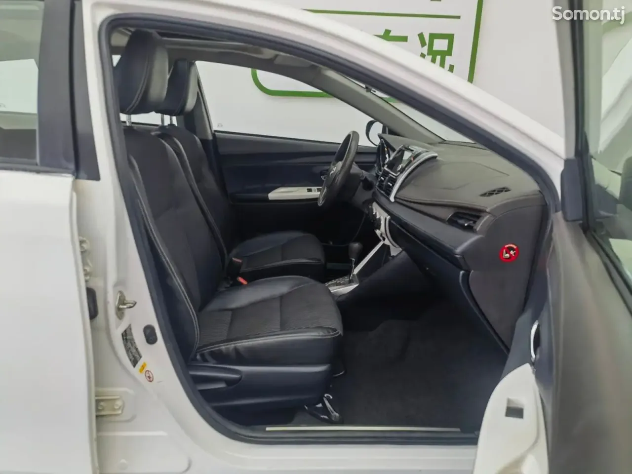 Toyota Yaris 2015 · AT