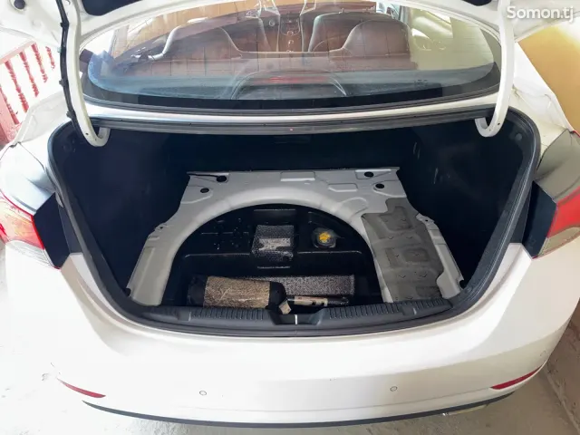 Hyundai Avante 2015 · 1.6 AT