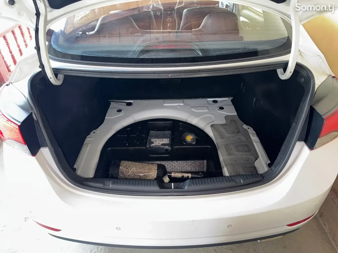 Hyundai Avante 2015 · 1.6 AT