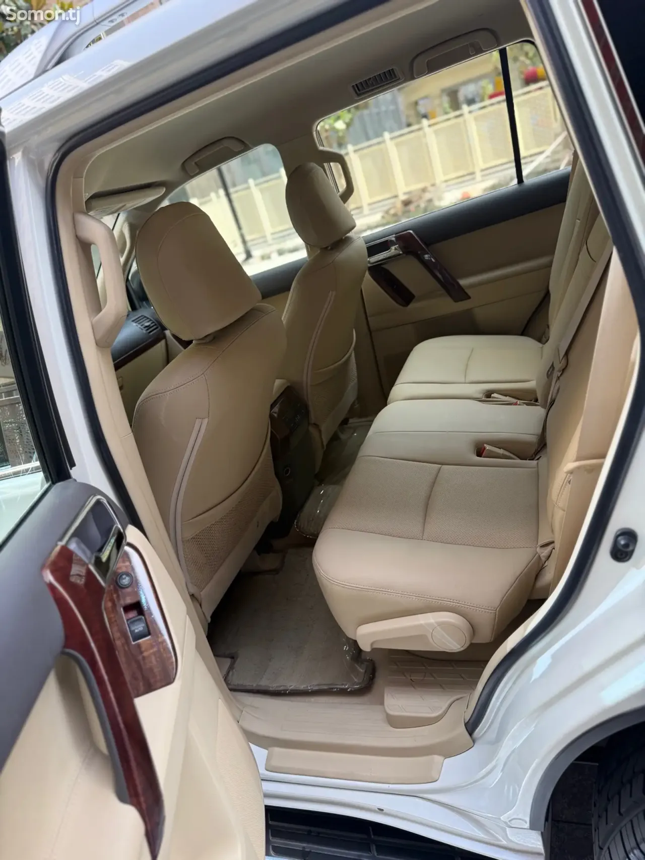 Toyota Land Cruiser Prado 2015 · 4.0 AT