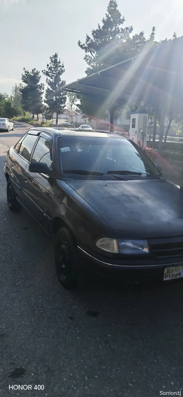 Opel Astra F 1994 · 1.6 MT