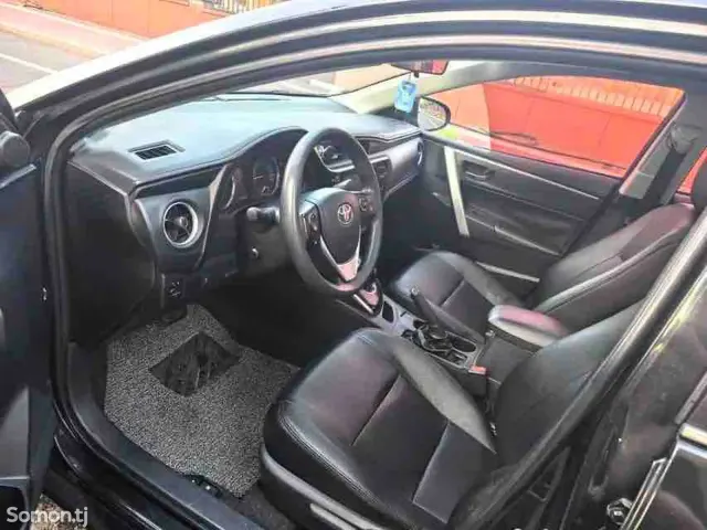 Toyota Corolla 2018 · 1.8 AT