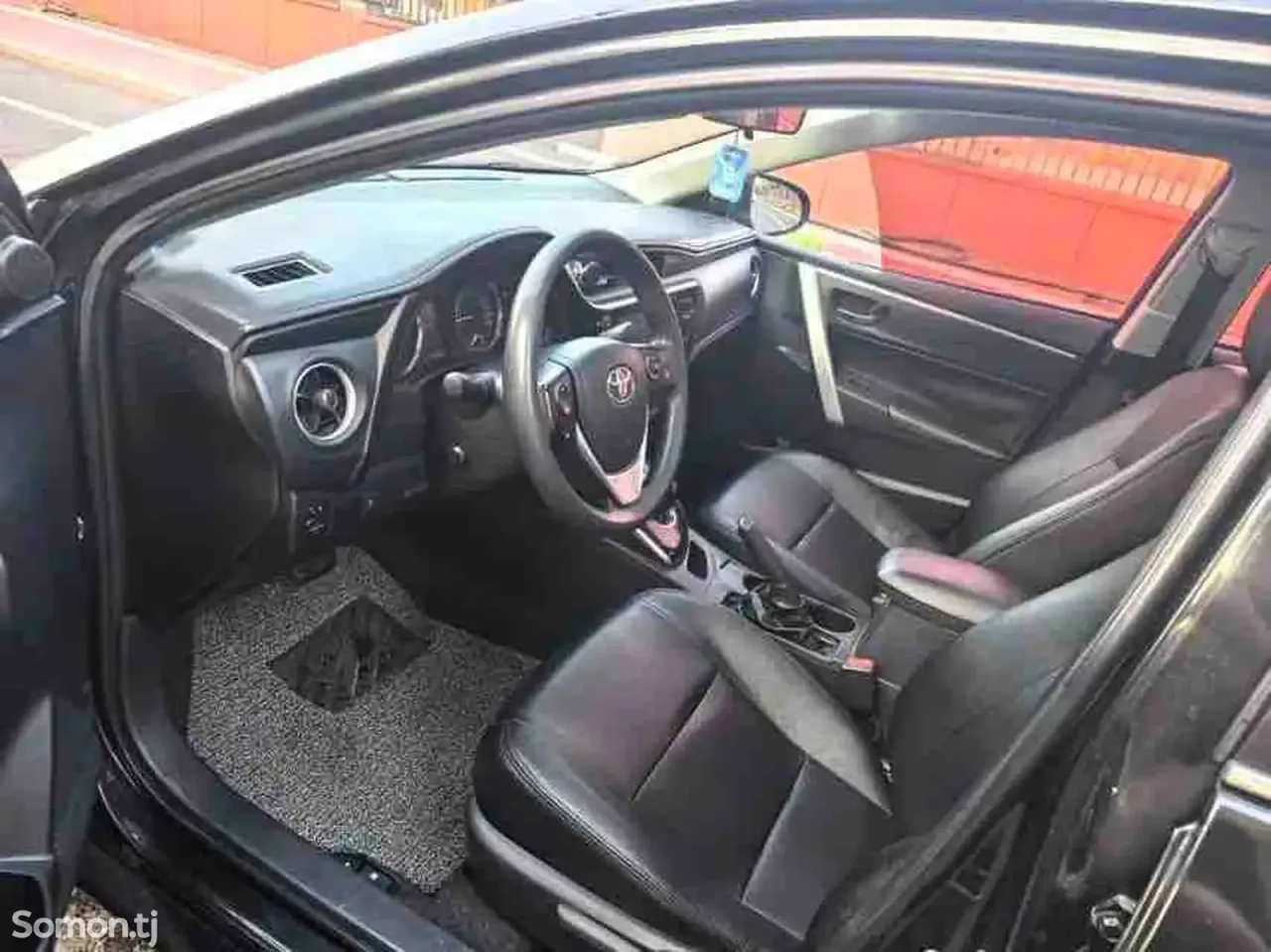 Toyota Corolla 2018 · 1.8 AT