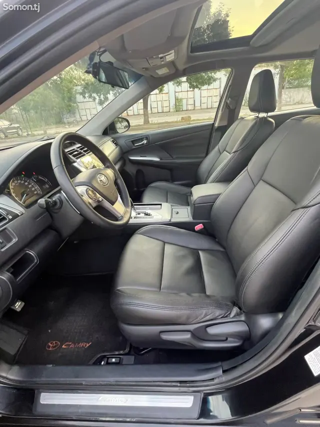 Toyota Camry 2014 · 2.0 AT