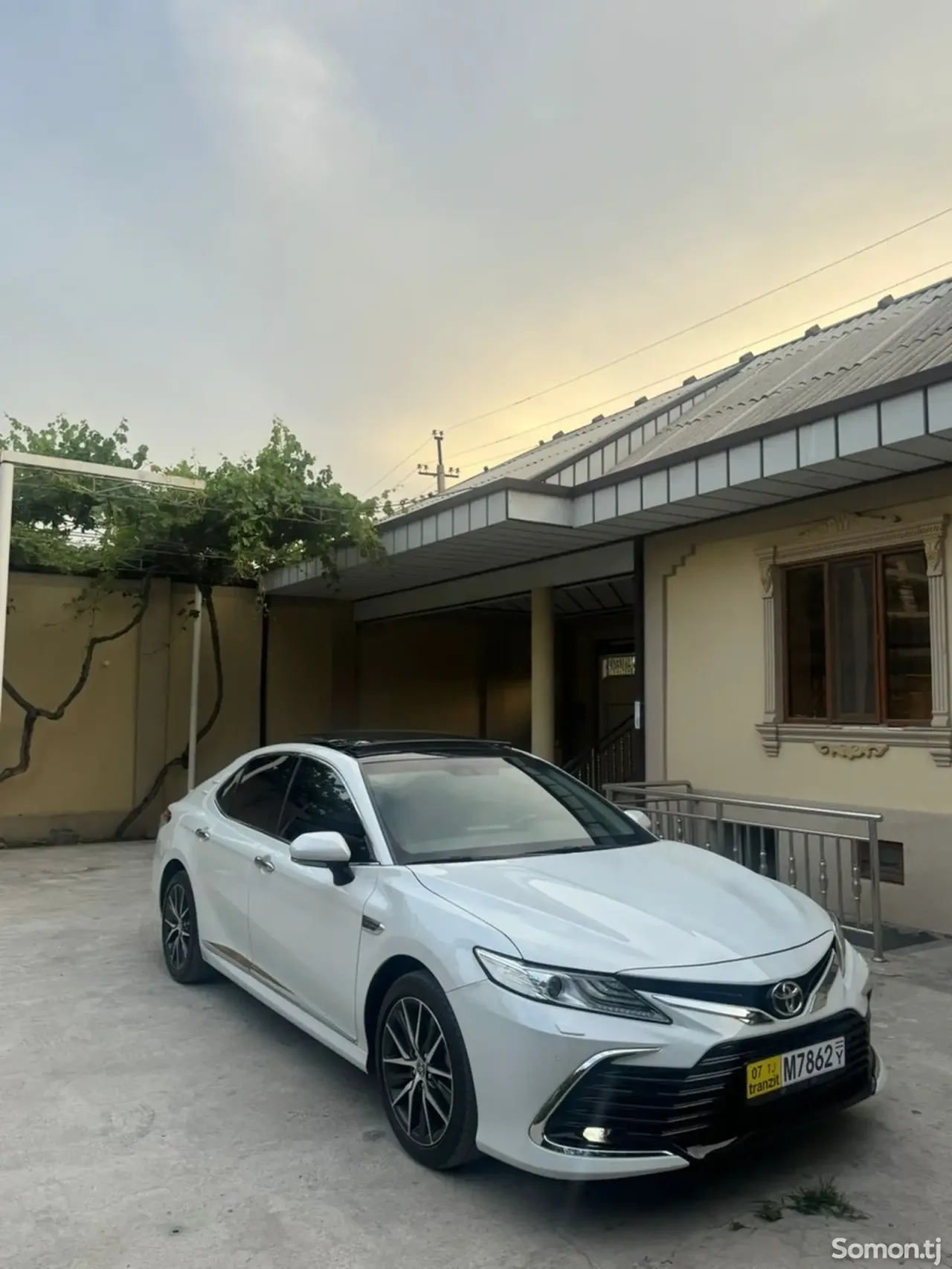 Toyota Camry 2024 · 3.5 AT