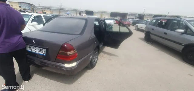 Mercedes-Benz C class 1995 · 1.8 MT