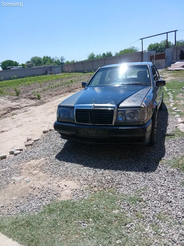 Mercedes-Benz W124 1990 · 2.2 MT