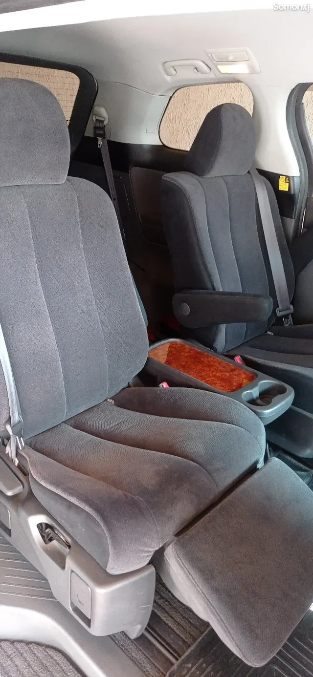 Toyota Estima 2009 · 2.4 AT