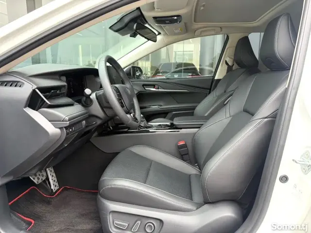 Toyota Camry 2025 · 2.5 AT