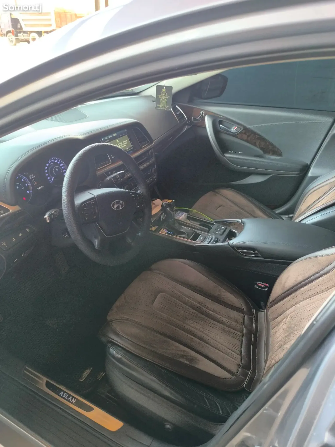 Hyundai Aslan 2014 · 3.3 AT