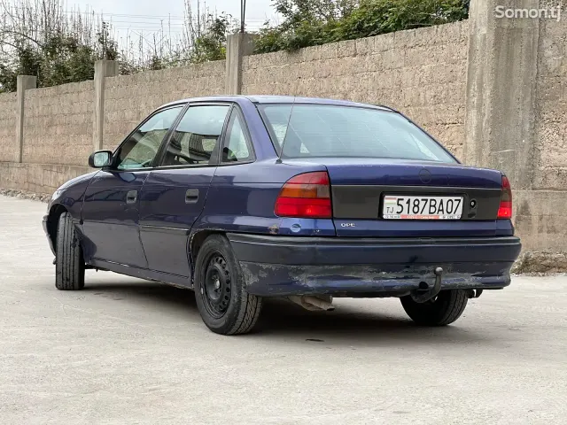 Opel Astra F 1995 · 1.6 MT