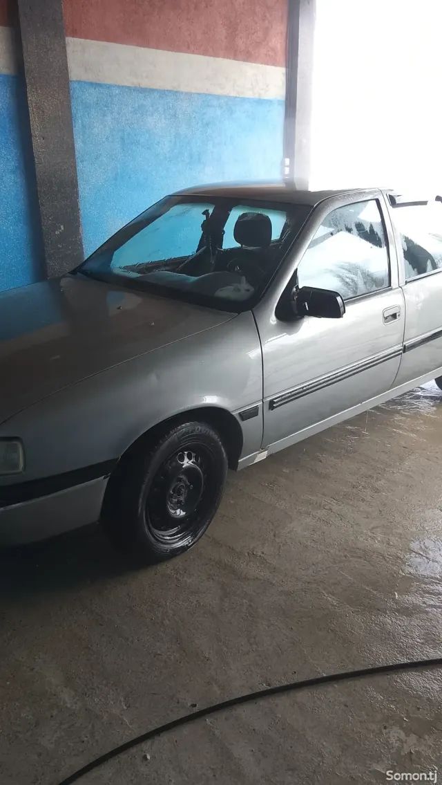 Opel Vectra A 1991 · 1.8 MT