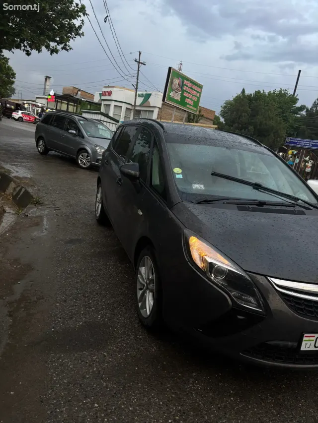 Opel Zafira 2014 · 1.9 MT