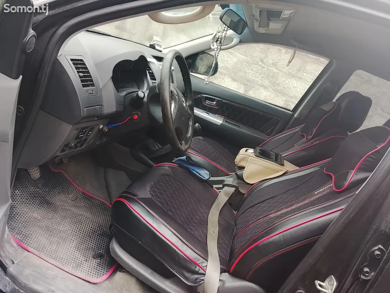 Toyota Hilux 2012 · 2.5 MT