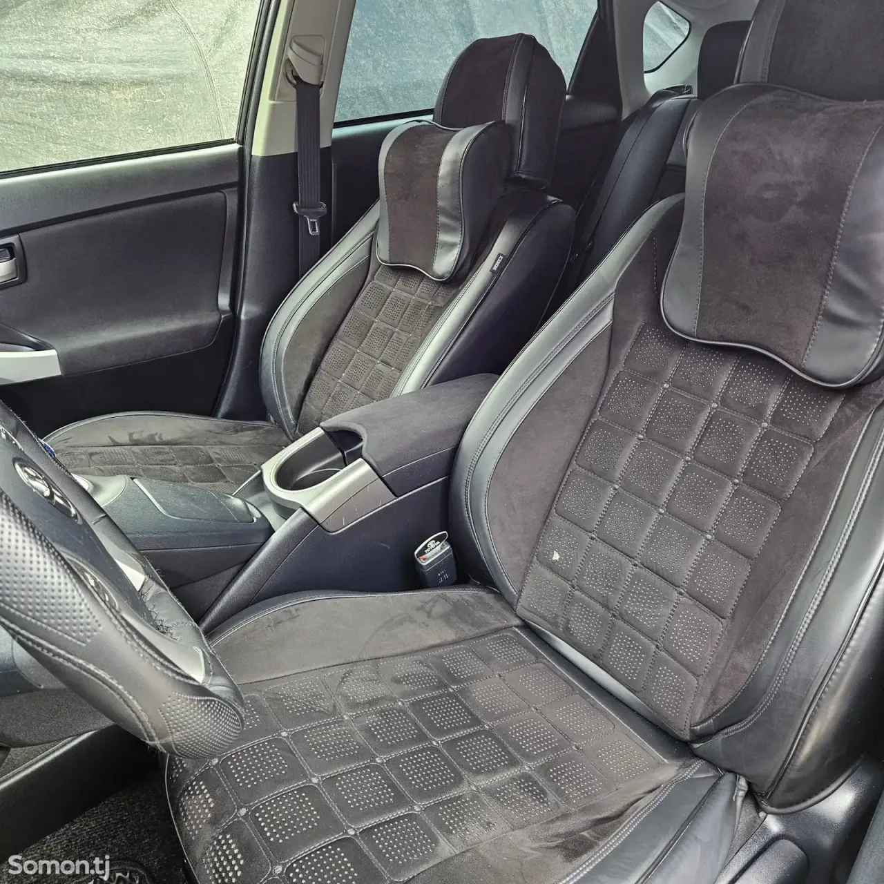 Toyota Prius 2014 · 1.8 AT