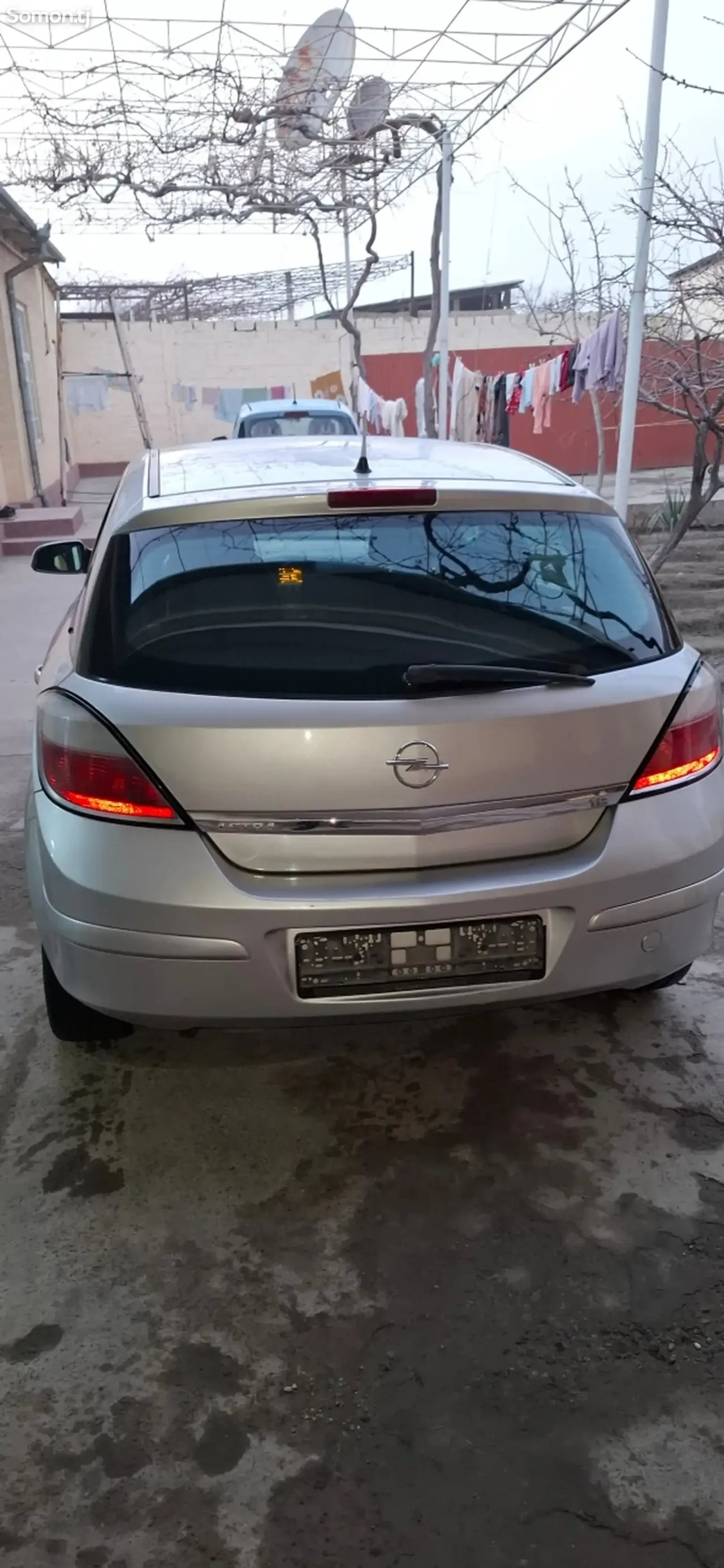Opel Astra H 2006 · 1.6 MT