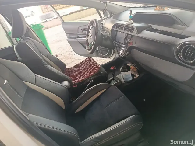 Toyota Aqua 2016 · 1.5 AT