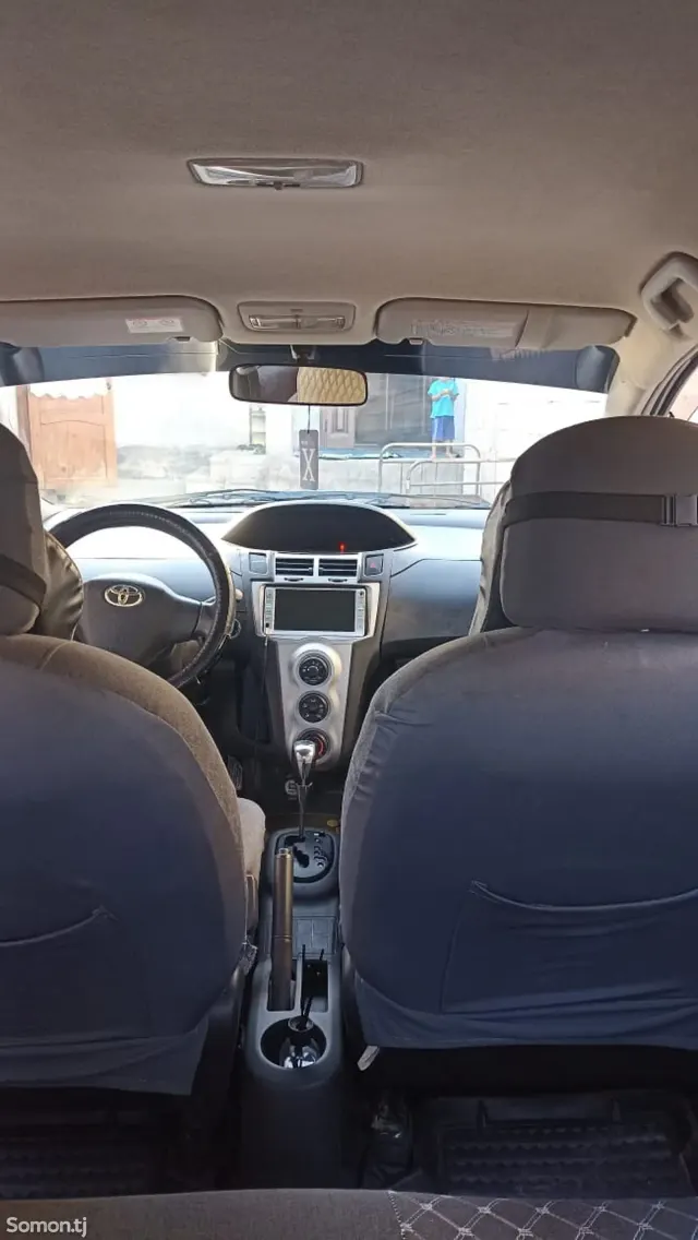 Toyota Vitz 2009 · 1.3 AT