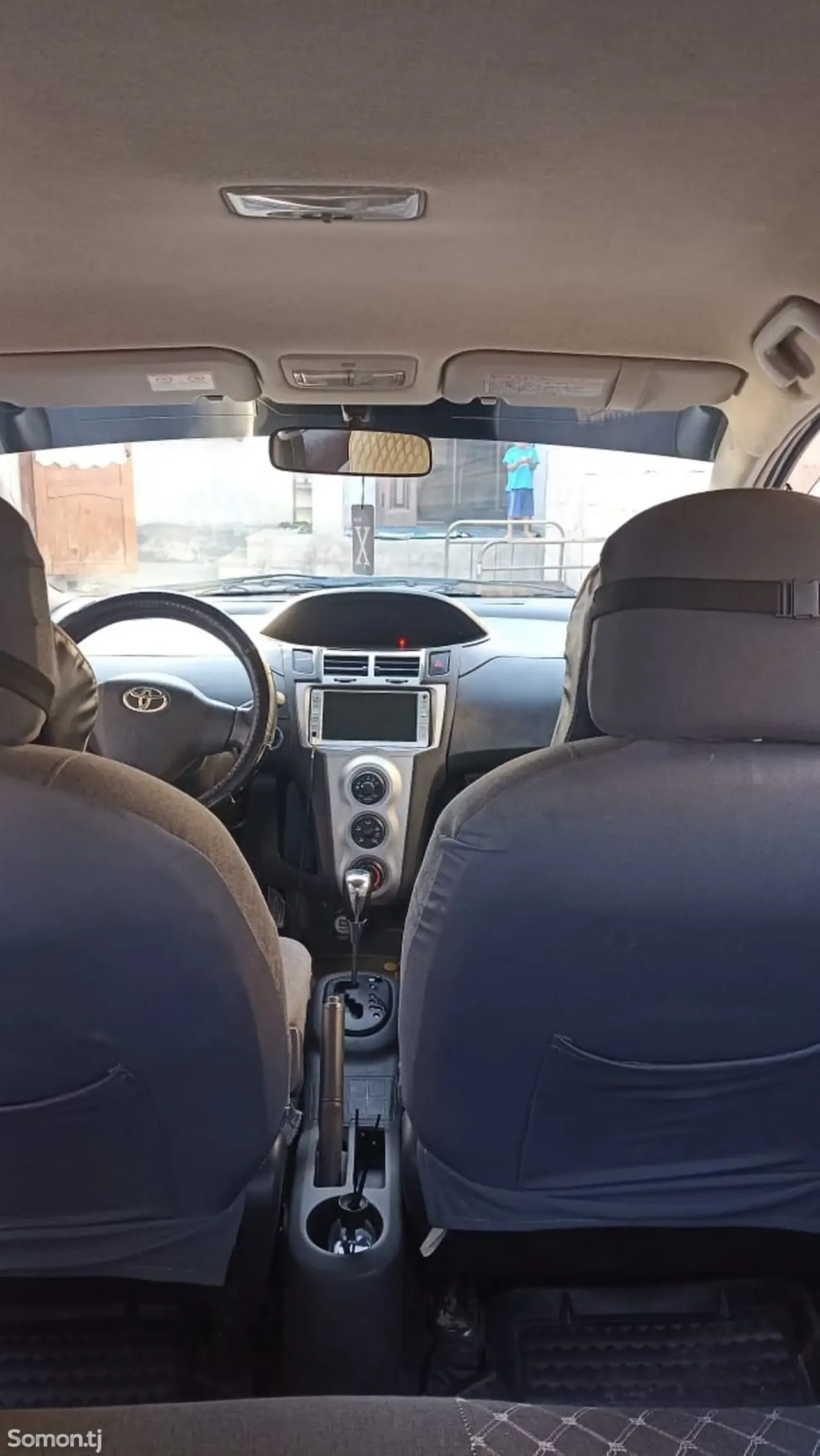 Toyota Vitz 2009 · 1.3 AT