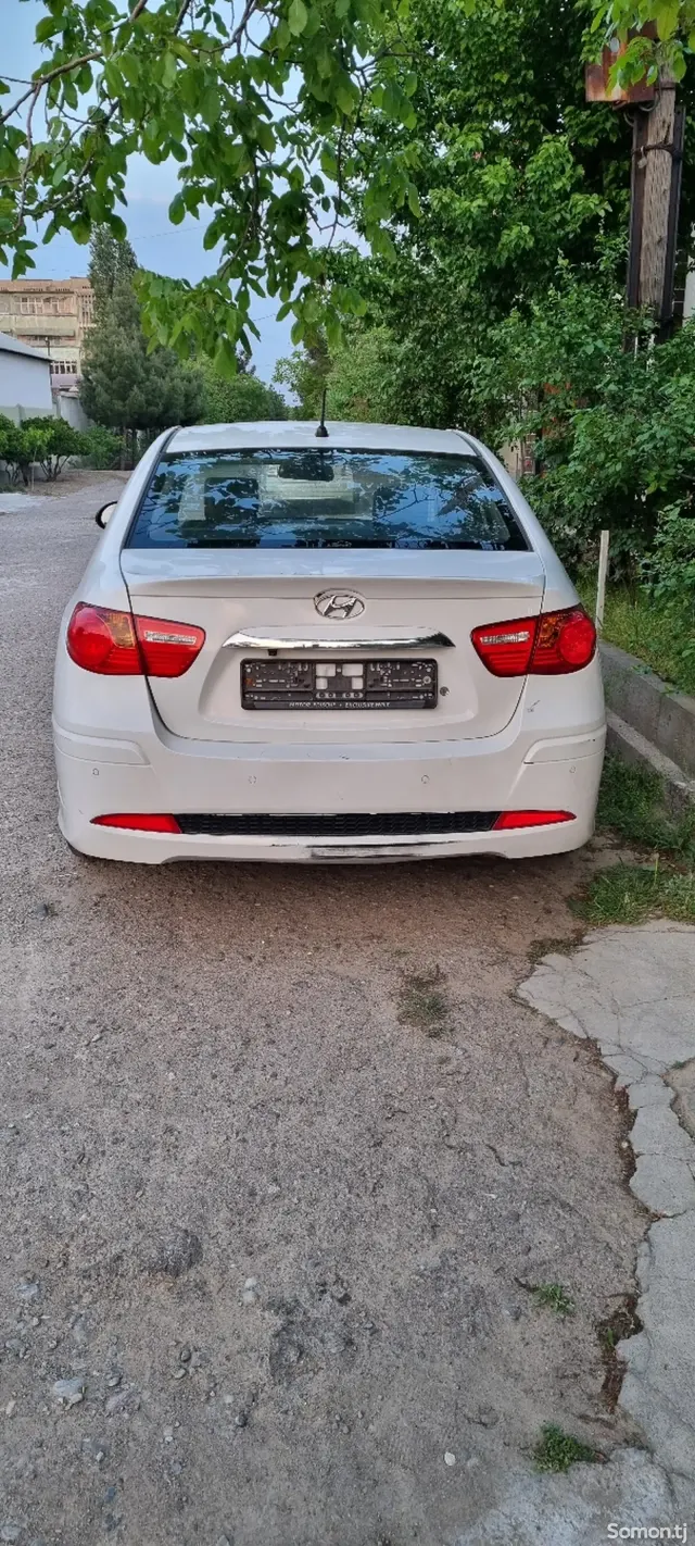 Hyundai Avante 2011 · 1.6 AT
