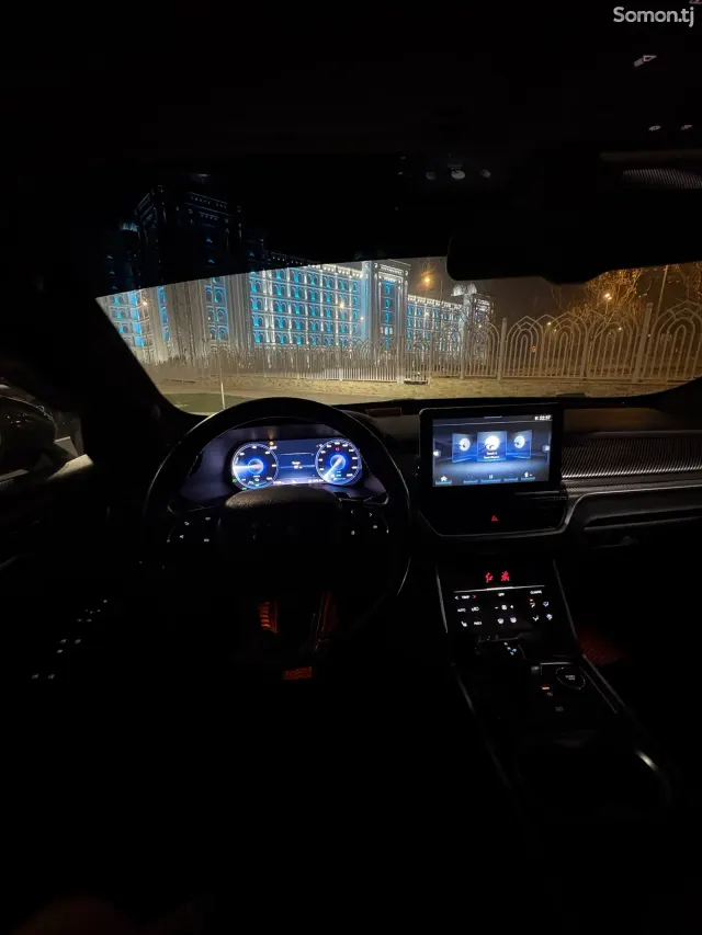 Hongqi E-HS3 2019 · AT