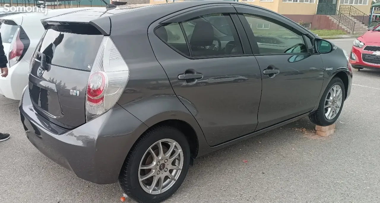 Toyota Aqua 2014 · 1.5 AT