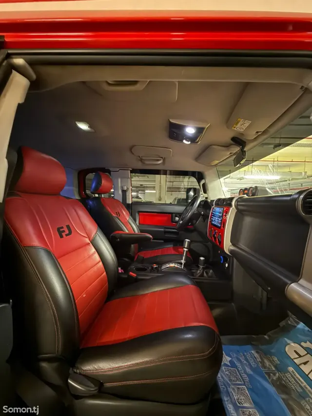 Toyota FJ Cruiser 2014 · 4.0 AT