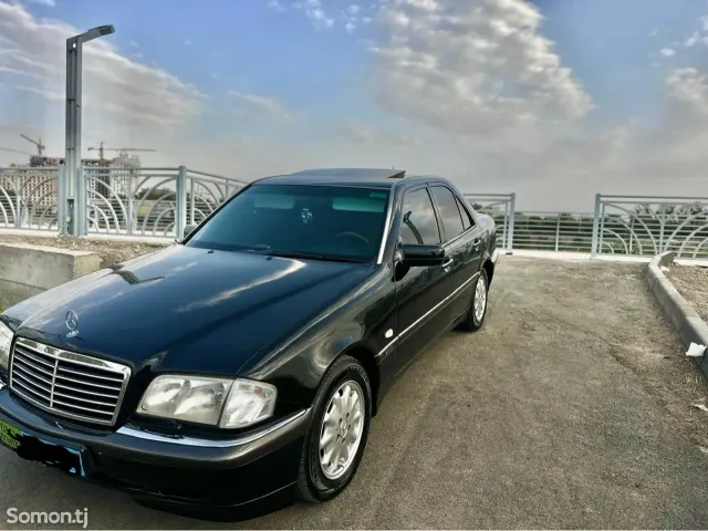 Mercedes-Benz C class 2000 · 3.2 AT
