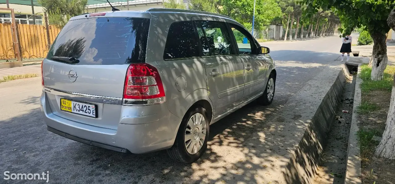 Opel Zafira 2007 · 1.6 MT