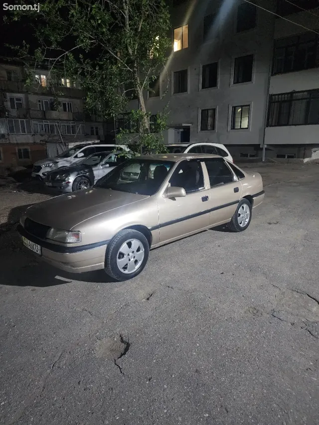 Opel Vectra A 1994 · 1.6 MT