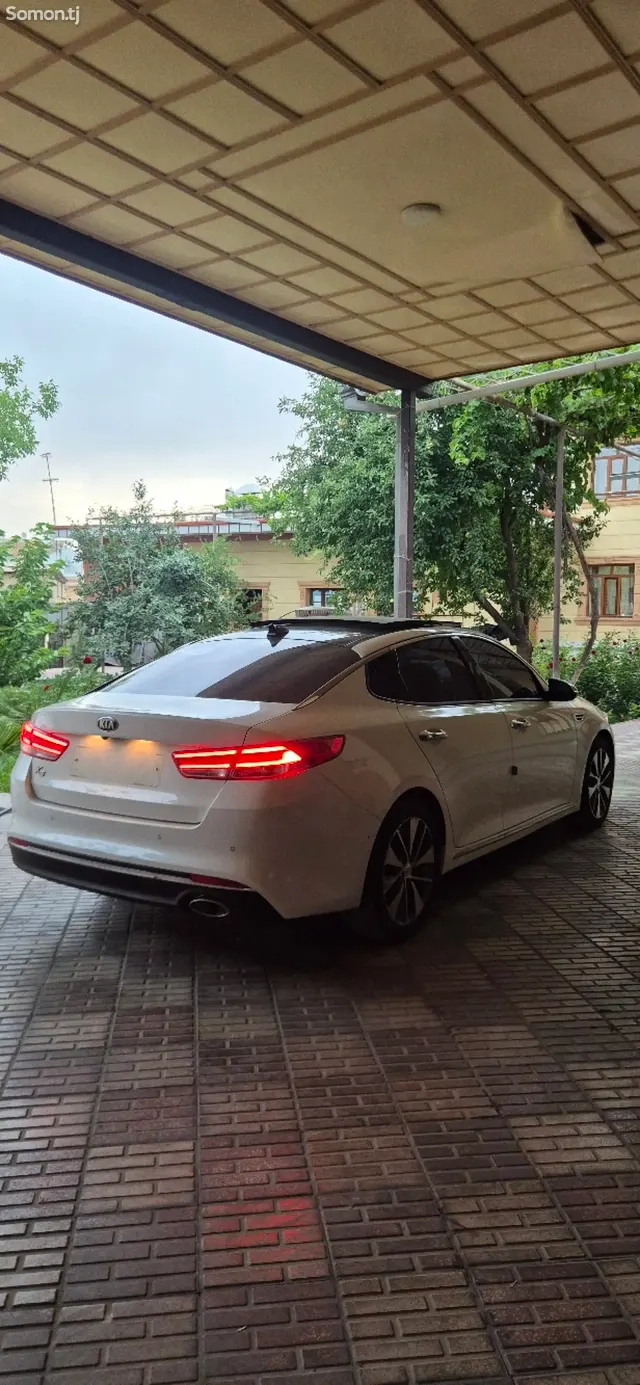 Kia K5 2017 · 2.0 AT