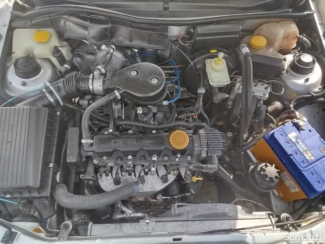 Opel Astra F 1998 · 1.6 MT