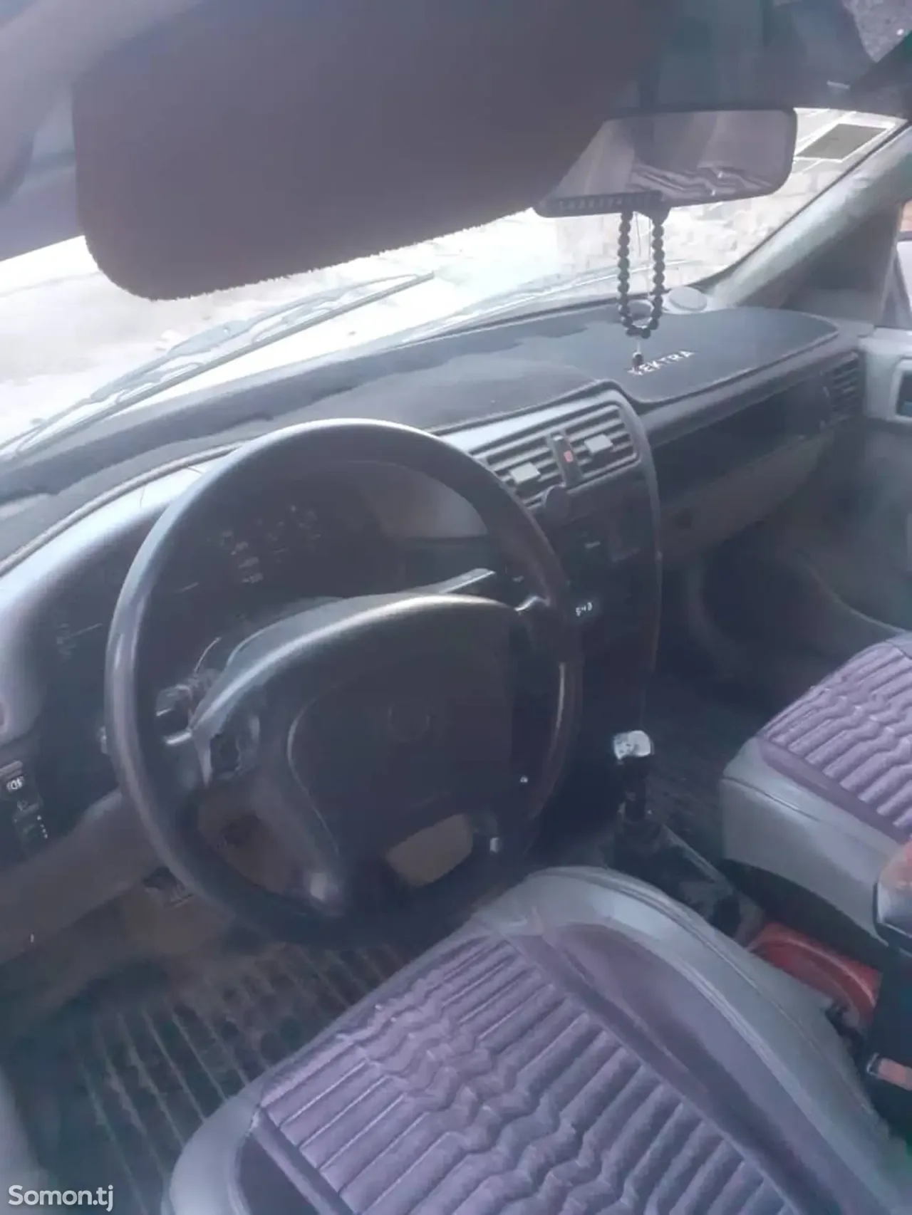 Opel Vectra A 1993 · 1.6 MT
