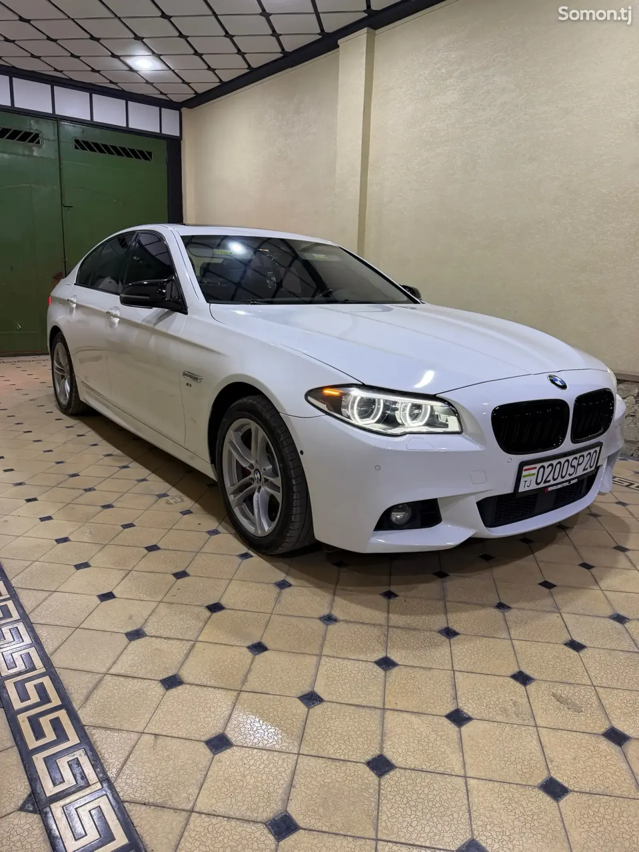 BMW 5 series 2016 · 2.0 CVT