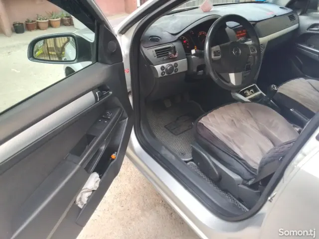 Opel Astra H 2009 · 1.6 MT
