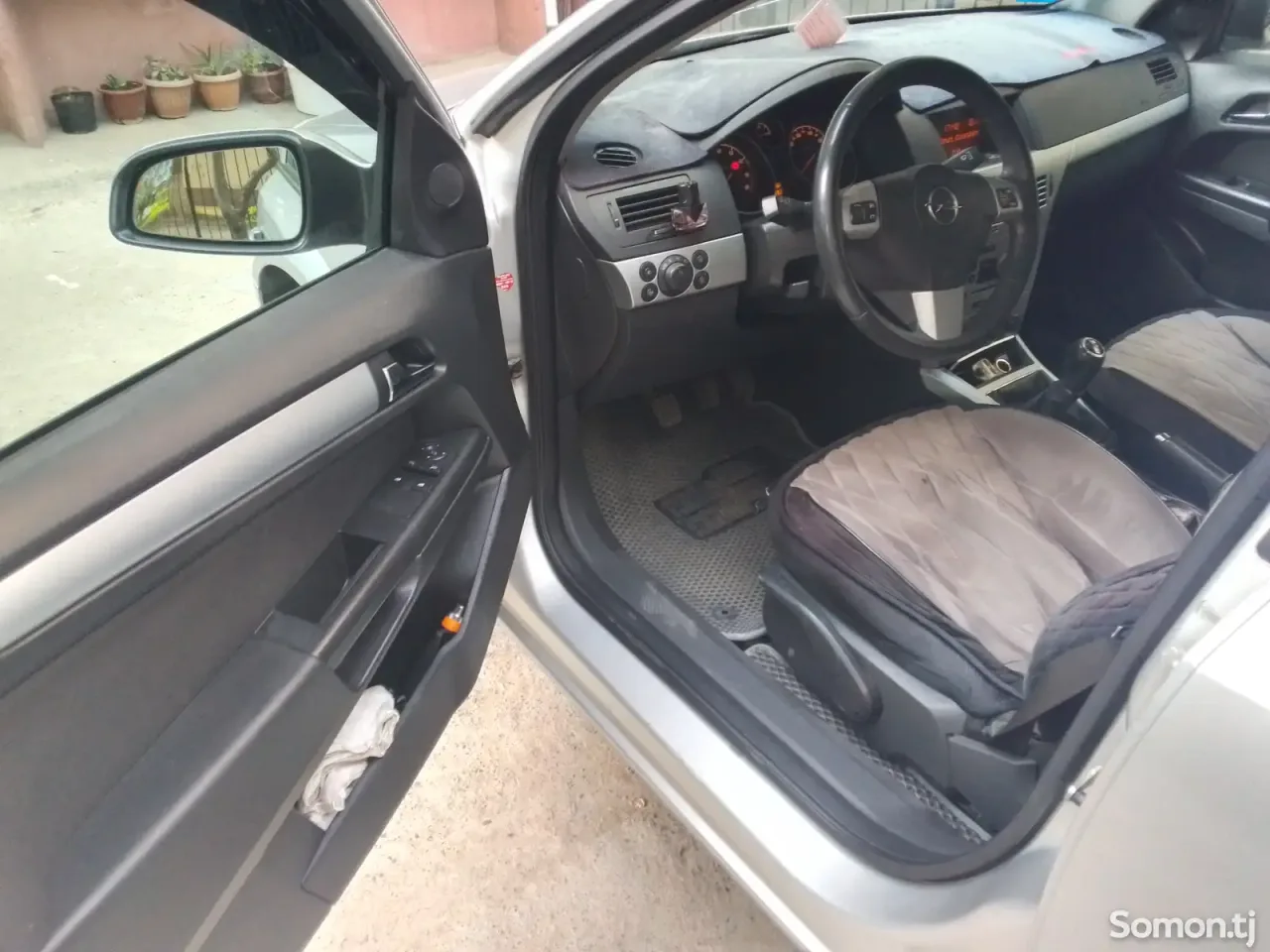 Opel Astra H 2009 · 1.6 MT