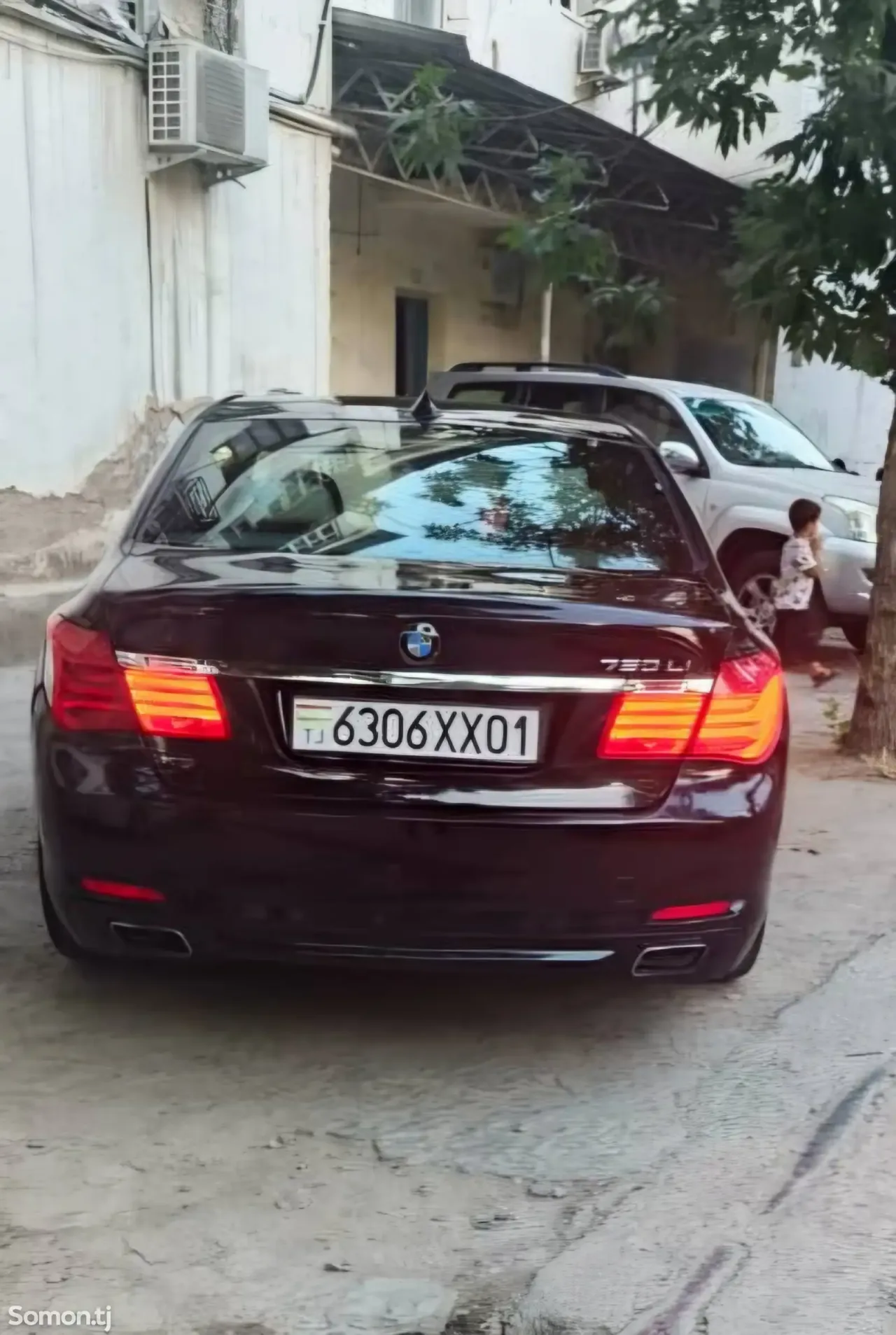 BMW 7 series 2011 · 4.4 AT