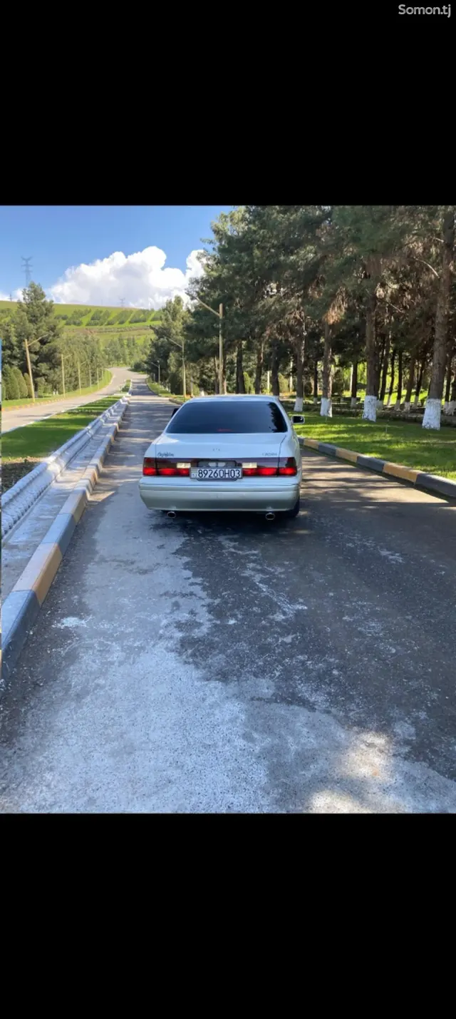 Toyota Crown 1995 · 2.5 AT