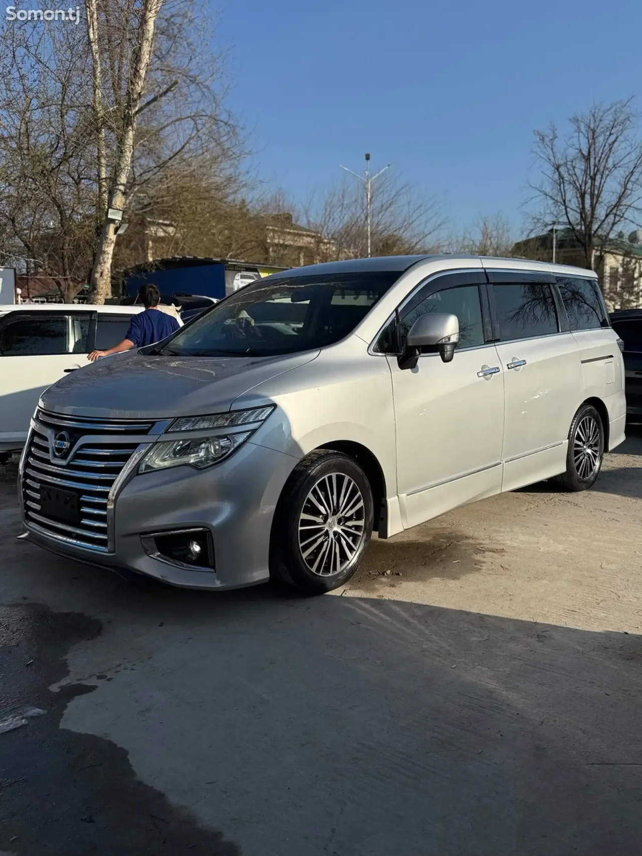 Nissan Elgrand 2014 · 2.5 AT