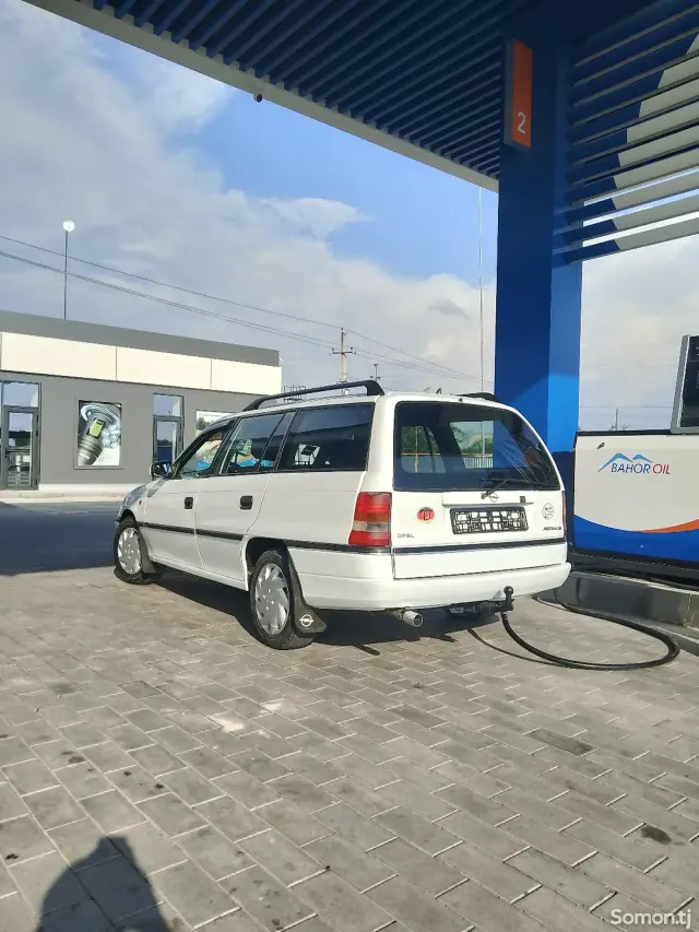 Opel Astra F 1996 · 1.6 MT