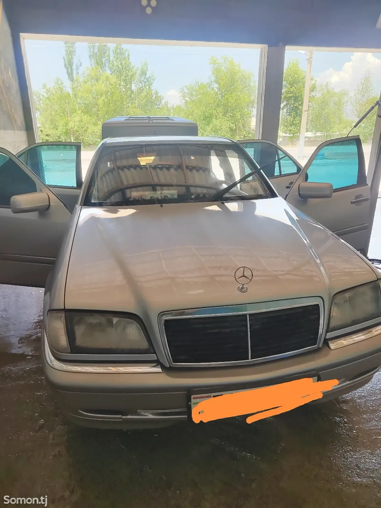 Mercedes-Benz C class 1999 · 3.2 MT